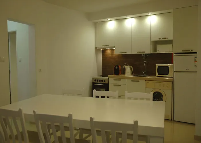 Dom Lourenco Hotel 2*